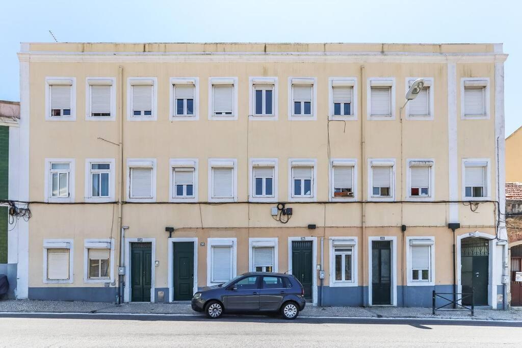 Vita Portucale ! Bright Campo Ourique W/ Terrace ลิสบอน ภายนอก รูปภาพ